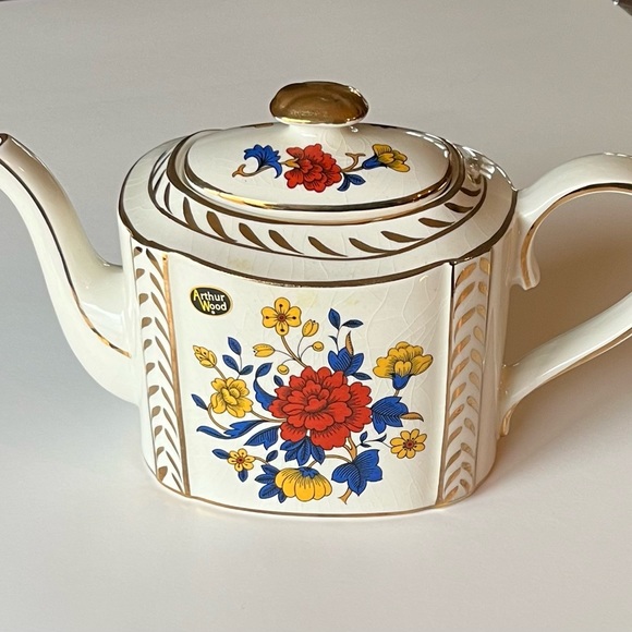 VTG Arthur Wood teapot with lid #5451 made in England hand painted bone china